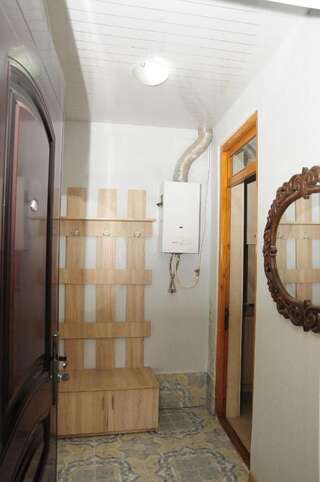 Гостевой дом Grimis Villa Боржоми Четырехместный номер с собственной ванной комнатой-8